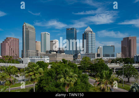 Baia di Tampa, Florida. Aprile 28, 2019 . Vista aerea del centro di Tampa su sunrise sfondo (2) Foto Stock