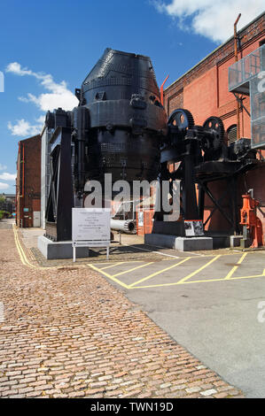 UK,South Yorkshire,Sheffield,Kelham isola museo industriale,convertitore Bessemer Foto Stock