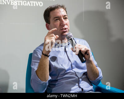 Rio de Janeiro, Brasile - 21 Maggio 2016: il giornalista Glenn Greenwald fa un discorso in una conferenza presso la Agencia Publica. Foto Stock