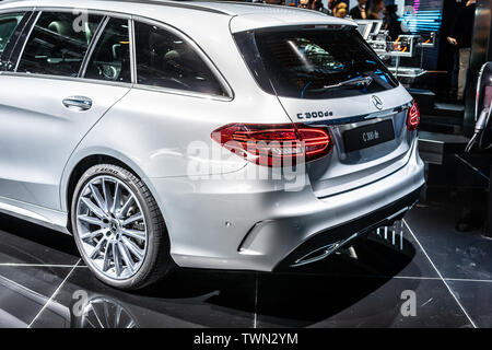 Parigi, Francia, Ott 2018 Mercedes C 300 de ibrido plug-in di interruzione linea AMG EQ Power Combi station wagon, Mondial Motor Show di Parigi, Mercedes-Benz C-Class Foto Stock