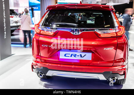 Parigi, Francia, ottobre 02, 2018: rosso metallizzato tutti nuova Honda CR-V al Mondial Motor Show di Parigi, crossover compatto SUV prodotta da Honda Foto Stock