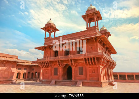 Fatehpur Sikri medievale di arenaria rossa architettura di Diwan-i-Khas conosciuta come la sala del pubblico Foto Stock