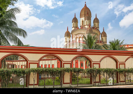 Famoso tempio indù della dea Kali a Kolkata Dakshineshwar conosciuta come una meta turistica molto e meta di pellegrinaggio Foto Stock