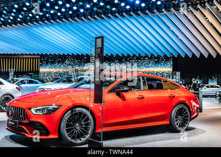 Parigi, Francia, Ott 2018 red la Mercedes-AMG GT 43 4MATIC+ coupé 4 porte al Mondial Motor Show di Parigi, X290 prodotta da Mercedes Benz Foto Stock