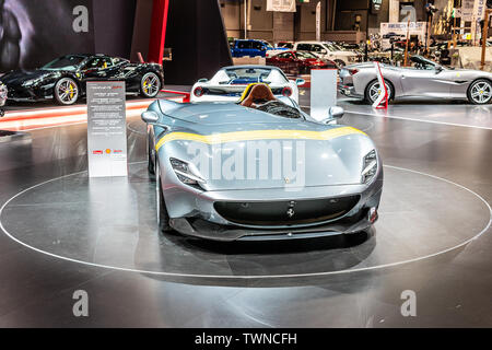 Parigi, Francia, ottobre 2018: argento metallico Ferrari Monza SP1 al Mondial Motor Show di Parigi, auto sportiva prodotta dal costruttore italiano Ferrari Foto Stock