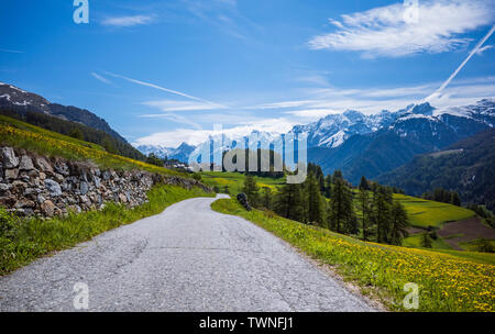 Round lontano guarda la Svizzera Foto Stock