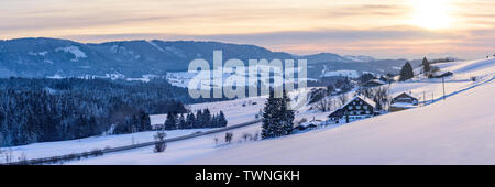Silent inverno sera vicino a Weitnau contrafforti alpini della regione di Allgäu Foto Stock