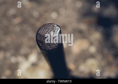 Aste in acciaio o barre utilizzati per rinforzare cemento. abstract macro con profondità di campo ridotta. Foto Stock