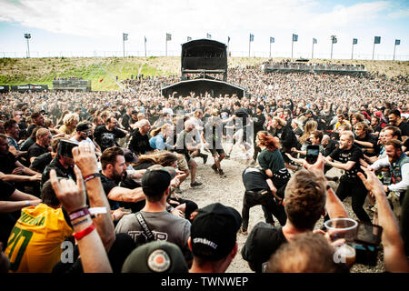 Copenhagen, Danimarca. Il 21 giugno, 2019. Copenaghen, Danimarca - Giugno 21st, 2019. I frequentatori del festival si vede in un Mosh pit facendo un concerto dal vivo con la danese band death metal Baest presso il Danish heavy metal festival Copenhell 2019 a Copenaghen. (Photo credit: Gonzales foto/Alamy Live News Foto Stock