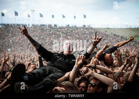 Copenhagen, Danimarca. Il 21 giugno, 2019. Copenaghen, Danimarca - Giugno 21st, 2019. Heavy Metal tifosi affollano navigare a un concerto dal vivo con la American heavy metal band Agnello di Dio durante il danese heavy metal festival Copenhell 2019 a Copenaghen. (Photo credit: Gonzales foto/Alamy Live News Foto Stock