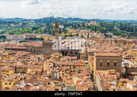 Vista dal campanile di Giotto di Palazzo Vecchio e del centro storico di Firenze Foto Stock