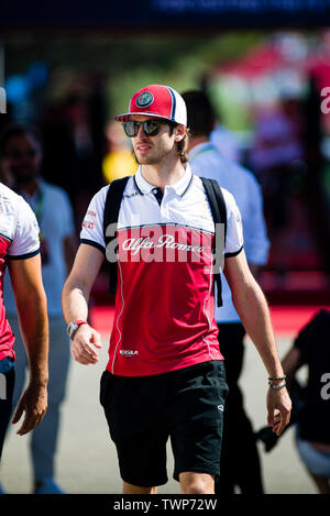 La Francia. Marsiglia, 22 Giugno, 2019. 22 giugno 2019, Automobile del circuito Paul Ricard, Le Castellet, Marsiglia, Francia ; FIA Formula 1 Gran Premio di Francia, qualifiche; Antonio Giovinazzi Alfa Romeo del Team arriva sul circuito Paul Ricard Credit: Azione Plus immagini di sport/Alamy Live News Credit: Azione Plus immagini di sport/Alamy Live News Credit: Azione Plus immagini di sport/Alamy Live News Foto Stock