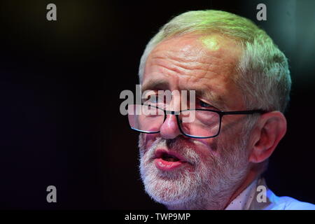 Jeremy Corbyn parlando a un insieme per l'istruzione rally presso la sala centrale di Westminster a Londra. Foto Stock