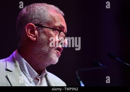 Jeremy Corbyn parlando a un insieme per l'istruzione rally presso la sala centrale di Westminster a Londra. Foto Stock