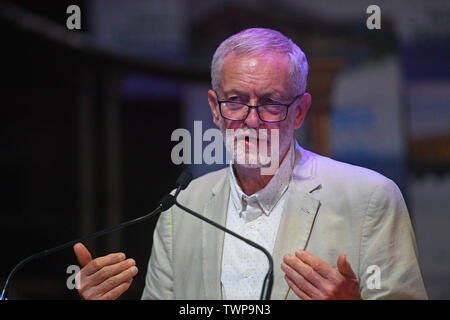 Jeremy Corbyn parlando a un insieme per l'istruzione rally presso la sala centrale di Westminster a Londra. Foto Stock