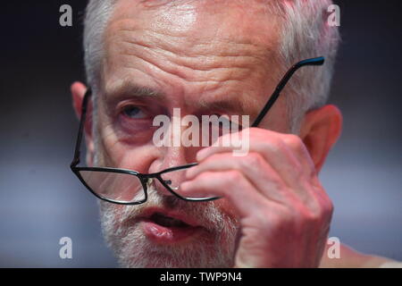 Jeremy Corbyn parlando a un insieme per l'istruzione rally presso la sala centrale di Westminster a Londra. Foto Stock