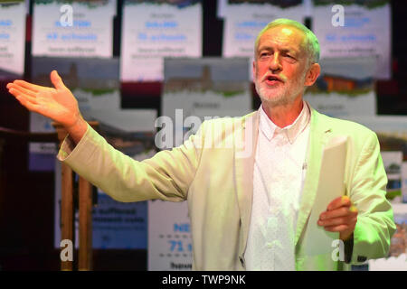 Jeremy Corbyn parlando a un insieme per l'istruzione rally presso la sala centrale di Westminster a Londra. Foto Stock