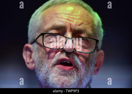 Jeremy Corbyn parlando a un insieme per l'istruzione rally presso la sala centrale di Westminster a Londra. Foto Stock