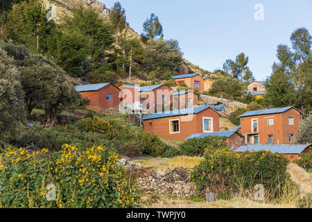 Adobe fango alloggiamento integrato in Luquina Chico, il lago Titicaca, Perù, Sud America Foto Stock