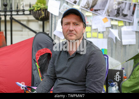 Ambasciata Iraniana, Londra, Regno Unito. Il 22 giugno, 2019. Richard Ratcliffe continua il suo sciopero della fame al di fuori dell'Ambasciata di Iran in Knightsbridge. Richard è il marito di Nazanin Zaghari-Ratcliffe, imprigionate in Iran. Penelope Barritt/Alamy Live News Foto Stock