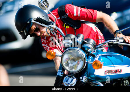 22 giugno 2019, Automobile del circuito Paul Ricard, Le Castellet, Marsiglia, Francia ; FIA Formula 1 Gran Premio di Francia, qualifiche; Sebastian Vettel del team Ferrari arriva sul circuito di Paul Ricard Pablo Guillen/Alamy Foto Stock