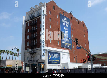 HOLLYWOOD - CALIFORNIA: Giugno 18, 2019: edificio di Scientology su Hollywood Boulevard è nella ex Hollywood di risparmio e prestito. Foto Stock