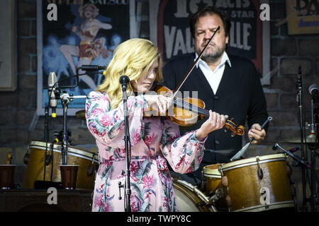 Giugno 21, 2019 - Toronto, Ontario, Canada - americano-bluegrass country singer, Alison Maria Krauss, eseguite un sold out show in Toronto. Nella foto: Alison Krauss (credito Immagine: © Angelo Marchini/ZUMA filo) Foto Stock