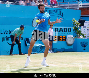 Londra, Regno Unito. Il 22 giugno, 2019. Londra, Inghilterra - 2 giugno: Gilles Simon (FRA) contro il russo Daniil Medvedev (RUS) Semi-Final durante il giorno 6 dell'Fever-Tree campionati a Queens Club a giugno 22, 2019 a Londra, Regno Unito. Credit: Azione Foto Sport/Alamy Live News Foto Stock