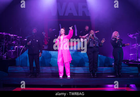 Il tempo di sette grafico britannico-topper e Grammy-vincitore Jess Glynne esegue per War Child BRITs settimana al O2 Shepherd's Bush Empire con: Jess Glynne dove: Londra, Regno Unito quando: 22 maggio 2019 Credit: Phil Lewis/WENN.com Foto Stock