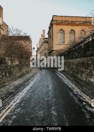 Oxford, Regno Unito - 07 07 2019: strade di Oxford durante calde giornate di primavera. Foto Stock