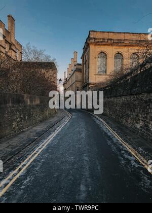 Oxford, Regno Unito - 07 07 2019: strade di Oxford durante calde giornate di primavera. Foto Stock