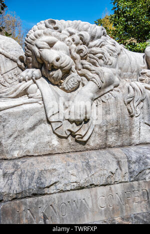 Confederato ignoto memorial morto noto come il leone della Confederazione o il leone di Atlanta, a Oakland il cimitero di Atlanta, Georgia. (USA) Foto Stock