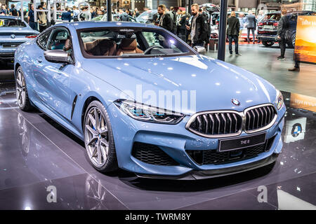 Parigi, Francia, Ott 2018 BMW 8 Series Coupe 840d al Mondial Motor Show di Parigi, 8-class Coupe auto sportiva fabbricati e commercializzati dalla BMW Foto Stock