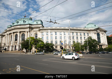 SOFIA, BULGARIA - 22 Giugno 2019: facciata dell Università di Sofia San Kliment Ohridski, Bulgaria. Famosa università di Sofia edificio principale. Foto Stock