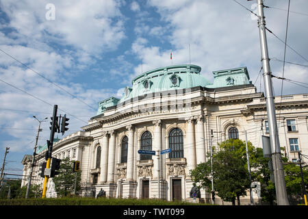 SOFIA, BULGARIA - 22 Giugno 2019: facciata dell Università di Sofia San Kliment Ohridski, Bulgaria. Famosa università di Sofia edificio principale. Foto Stock