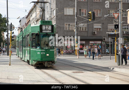 SOFIA, BULGARIA - 22 giugno 2019: Sofia rete tranviaria a Sofia, in Bulgaria il 22 giugno 2019. Vista di Vasil Levski Boulevard, Sofia, Bulgaria. Sofia Foto Stock