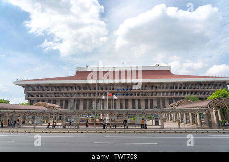 La stazione principale di Taipei è un importante hub di Taipei, movimentazione oltre mezzo milione di passeggeri ogni giorno. Situato nel quartiere Zhongzheng, Taipei, Taiwan. Foto Stock