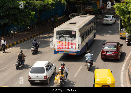 Bangalore, Karnataka India-June 04 2019 : Bengaluru il traffico della città vicino al town hall di Bengaluru, India Foto Stock