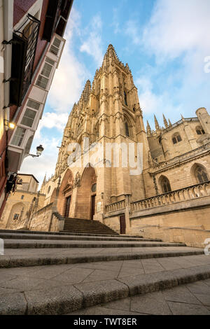 La cattedrale di Burgos è uno dei più imponenti monumenti religiosi in Spagna. Si tratta di tutte le attrazioni principali della città. Foto Stock