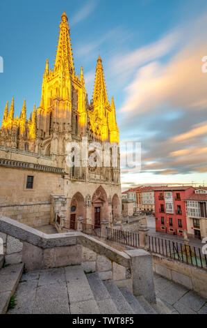 La cattedrale di Burgos è uno dei più imponenti monumenti religiosi in Spagna. Si tratta di tutte le attrazioni principali della città. Foto Stock