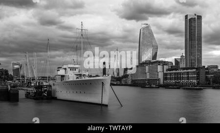 Wellington HMS sul fiume Tamigi. Foto Stock