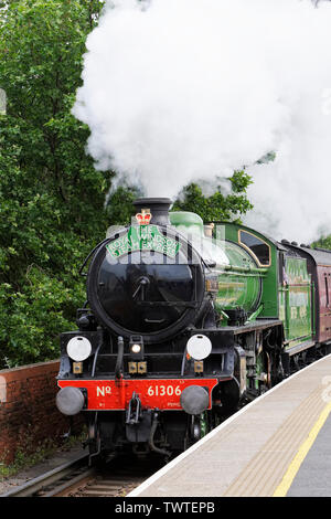 61306 Mayflower sull'esecuzione inaugurale della Royal Windsor vapore Express il 4 giugno del 2019. Foto Stock