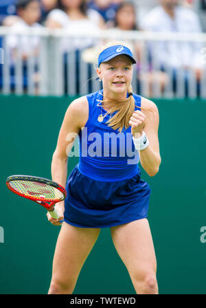 Eastbourne Regno Unito 23 Giugno 2019 - Harriet Dart di Gran Bretagna reagisce dopo aver vinto un punto contro la Anett Kontaveit di Estonia durante il loro match di primo turno a la natura Valle torneo internazionale di tennis presso Devonshire Park in Eastbourne . Credito : Simon Dack / TPI / Alamy Live News Foto Stock