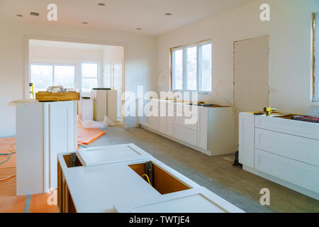 Interior design costruzione di una cucina cassetti bianco di cucina Foto Stock