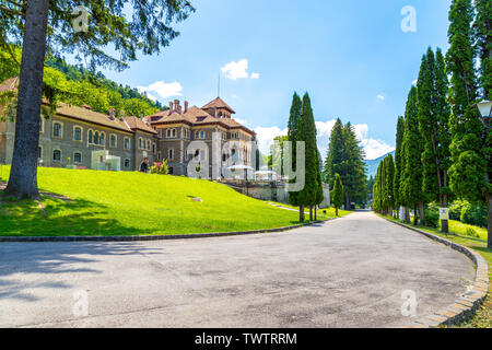 Cantacuzino ingresso al castello. Situato in Busteni, Romania, l'Europa orientale. Foto Stock