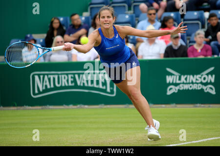 Birmingham, Regno Unito. Il 23 giugno, 2019. Julia Goerges della Germania durante la finale contro Ashleigh Barty dell Australia a valle della natura Classic 2019, internazionale di tennis femminile, il giorno 7, il giorno finale al Edgbaston Priory Club a Birmingham, Inghilterra Domenica 23 giugno 2019. Si prega di notare che solo uso editoriale. pic da Tom Smeeth/Andrew Orchard fotografia sportiva./Alamy Live News Credito: Andrew Orchard fotografia sportiva/Alamy Live News Foto Stock