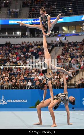 Minsk. La Bielorussia. Il 23 giugno 2019. Yarin Ovadia, o di armonia e Tzlil Hurvitz di Israele (ISR) prendere parte alla ginnastica acrobatica Squadra Finale. Minsk Arena. Credito: Sport In immagini/Alamy Live News Foto Stock