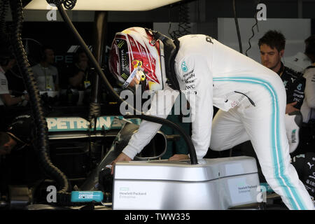 Le Castellet, Var, Francia. Il 23 giugno, 2019. Driver Mercedes Lewis Hamilton (GBR) ha vinto la gara di Formula Uno francese Grand Prix al circuito del Paul Ricard a Le Castellet - Francia.Lewis Hamilton ha vinto il francese Grand Prix Credit: Pierre Stevenin/ZUMA filo/Alamy Live News Foto Stock