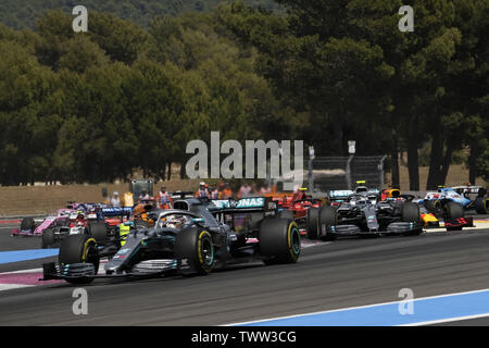 Le Castellet, Var, Francia. Il 23 giugno, 2019. Driver Mercedes Lewis Hamilton (GBR) ha vinto la gara di Formula Uno francese Grand Prix al circuito del Paul Ricard a Le Castellet - Francia.Lewis Hamilton ha vinto il francese Grand Prix Credit: Pierre Stevenin/ZUMA filo/Alamy Live News Foto Stock