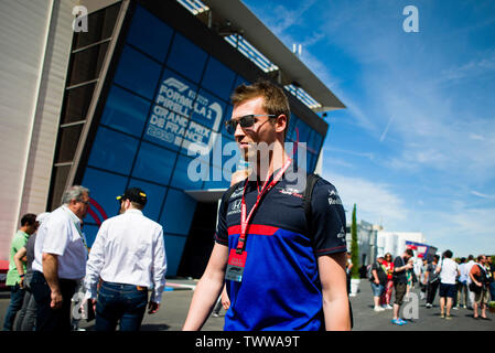 23 giugno 2019, Automobile del circuito Paul Ricard, Le Castellet, Marsiglia, Francia ; FIA Formula 1 Gran Premio di Francia, il giorno della gara; Daniil Kvyat del team Toro Rosso arriva sul circuito di Paul Ricard Pablo Guillen/Alamy Foto Stock